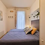 Apartment Colourful Flat With A Fenced Garden And Fireplace Bibione