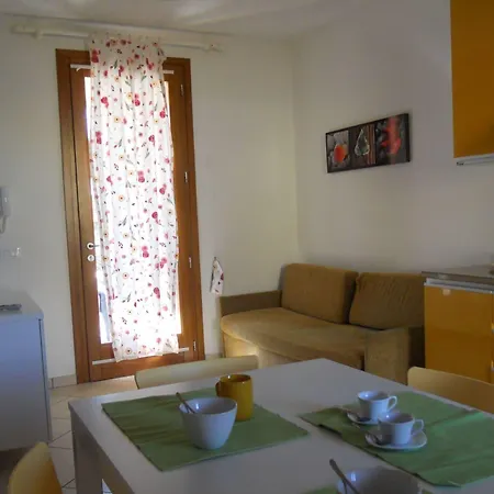 Daire Colorful With Fenced Garden And Fireplace Bibione