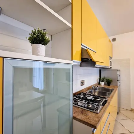 Colourful Flat With A Fenced Garden And Fireplace Apartment *