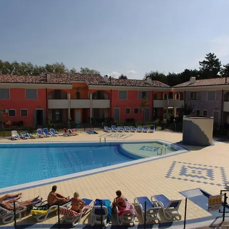Apartamento Colourful Flat With A Fenced Garden Bibione