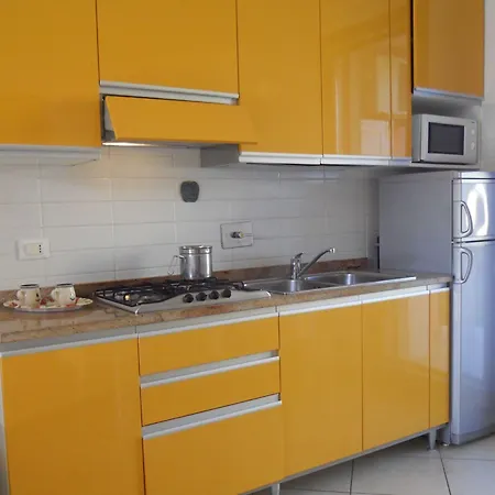 Appartement Colourful Flat With A Fenced Garden Bibione