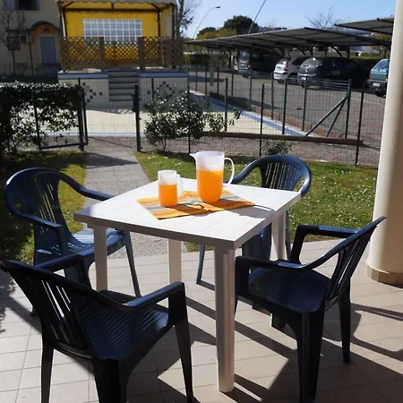 Colourful Flat With A Fenced Garden And Fireplace Apartman Bibione