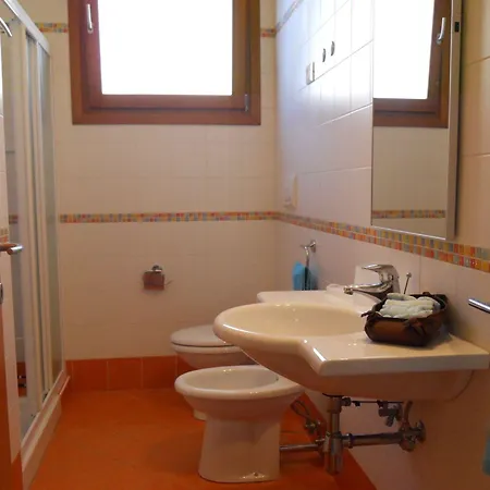 Colourful Flat With A Fenced Garden And Fireplace Apartman *