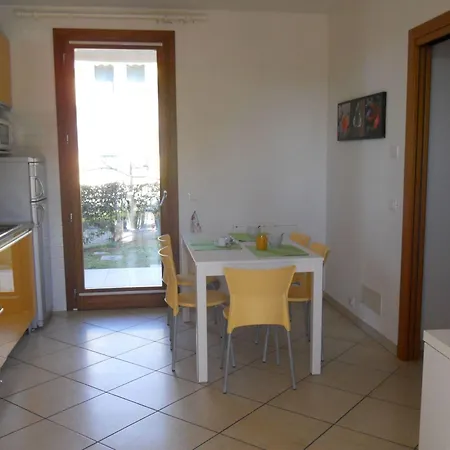 Colourful Flat With A Fenced Garden * Bibione
