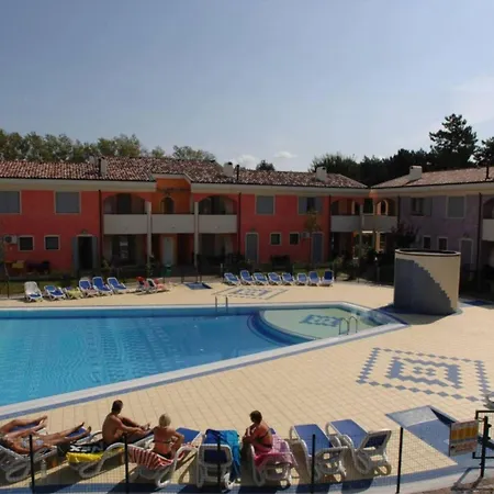 Colourful Flat With A Fenced Garden Appartamento Bibione