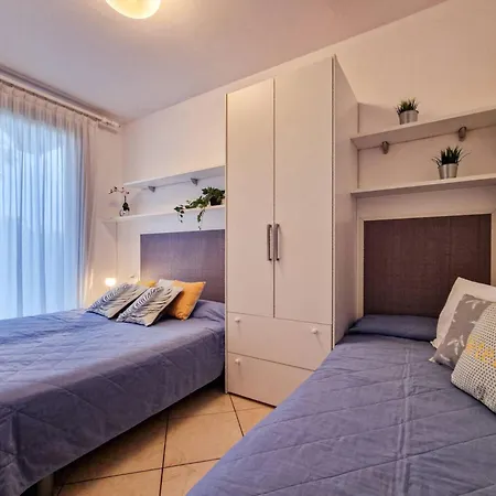 Colourful Flat With A Fenced Garden And Fireplace Бібіоне