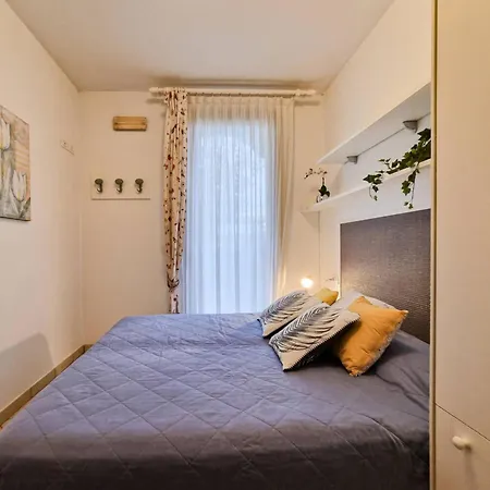 Appartamento Colourful Flat With A Fenced Garden Bibione