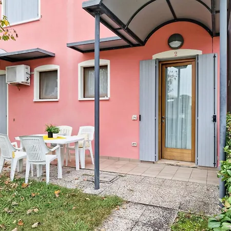 Colourful Flat With A Fenced Garden *