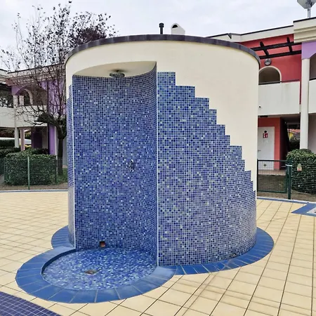 Colourful Flat With A Fenced Garden Διαμέρισμα Μπιμπιόνε