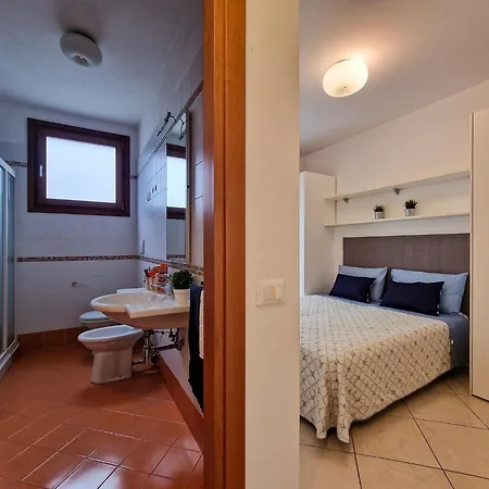 Colourful Flat With A Fenced Garden Μπιμπιόνε
