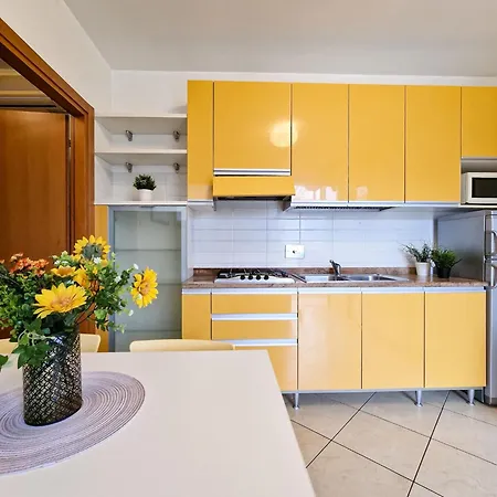 Colourful Flat With A Fenced Garden Διαμέρισμα *
