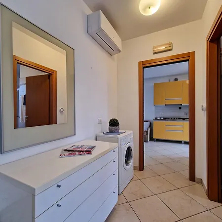 Colourful Flat With A Fenced Garden Διαμέρισμα *