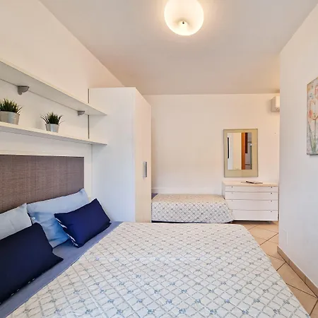 Colourful Flat With A Fenced Garden Apartment
