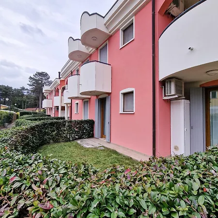 Apartment Colourful Flat With A Fenced Garden Bibione