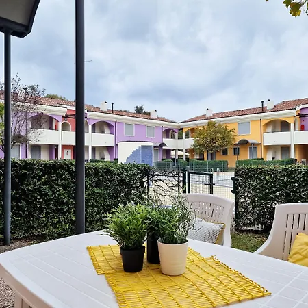 Colourful Flat With A Fenced Garden Apartment Bibione
