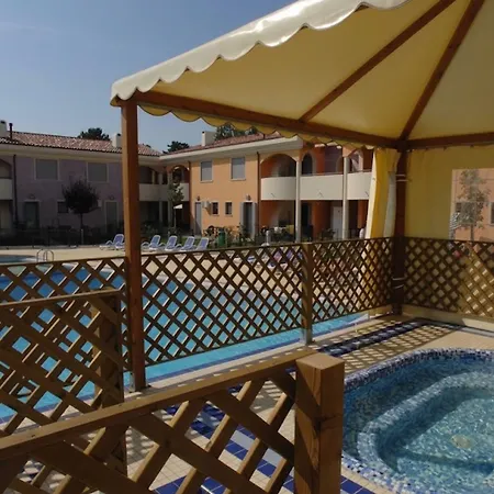 Colourful Flat With A Fenced Garden * Bibione