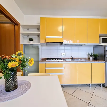 Colourful Flat With A Fenced Garden Appartement *