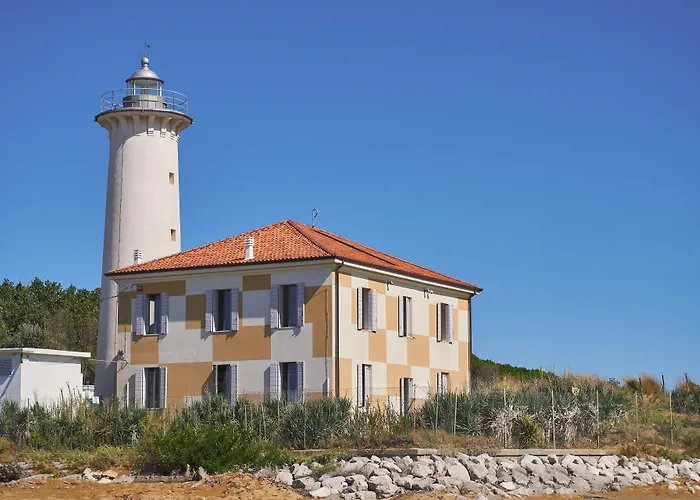 Colourful Flat With A Fenced Garden And Fireplace Appartamento