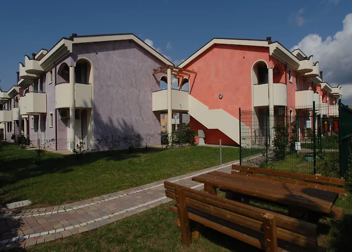 Appartamento Colourful Flat With A Fenced Garden And Fireplace Bibione