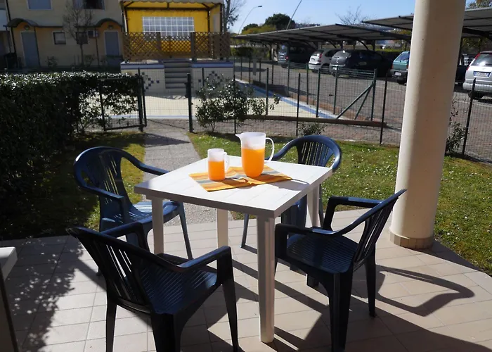 Colourful Flat With A Fenced Garden And Fireplace Appartamento Bibione