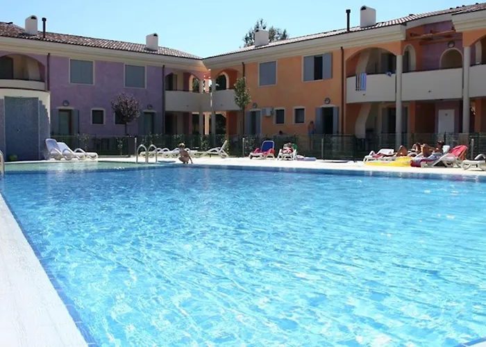 Colourful Flat With A Fenced Garden And Fireplace Appartamento Bibione