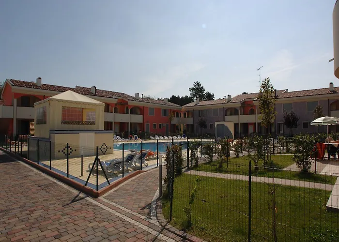 Colourful Flat With A Fenced Garden And Fireplace Appartamento *