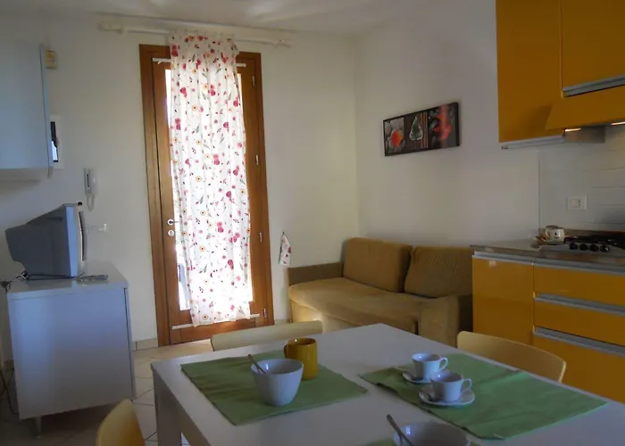 Апартаменти Colourful Flat With A Fenced Garden And Fireplace Бібіоне