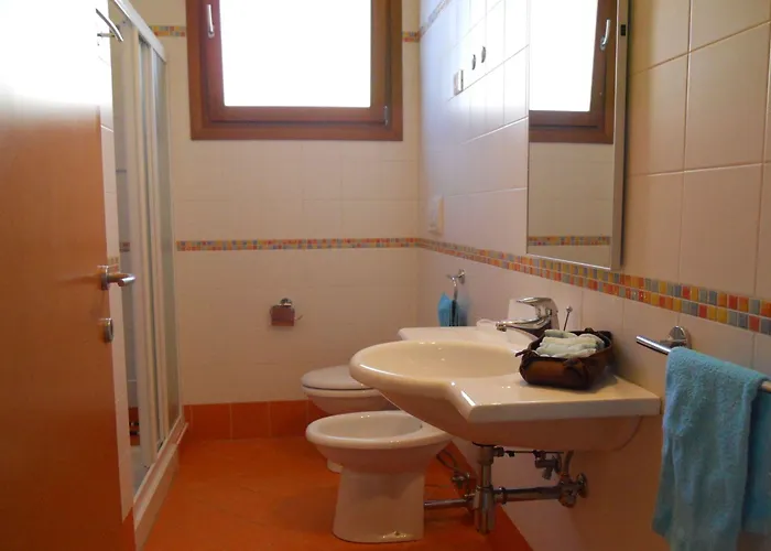 Colourful Flat With A Fenced Garden And Fireplace Appartamento *