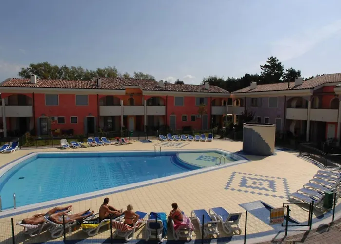 Colourful Flat With A Fenced Garden And Fireplace Appartamento Bibione