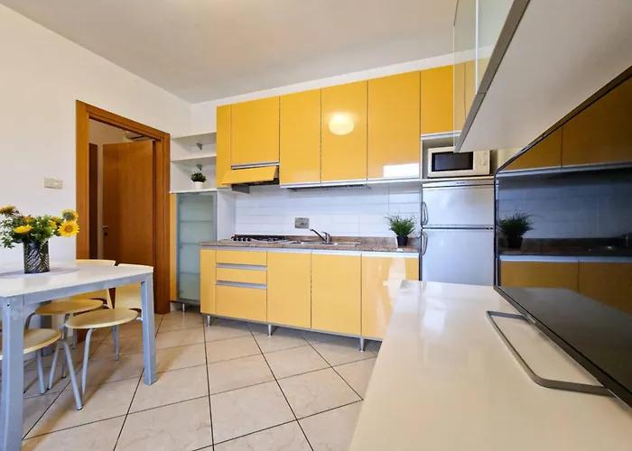 Апартаменти Colourful Flat With A Fenced Garden And Fireplace *