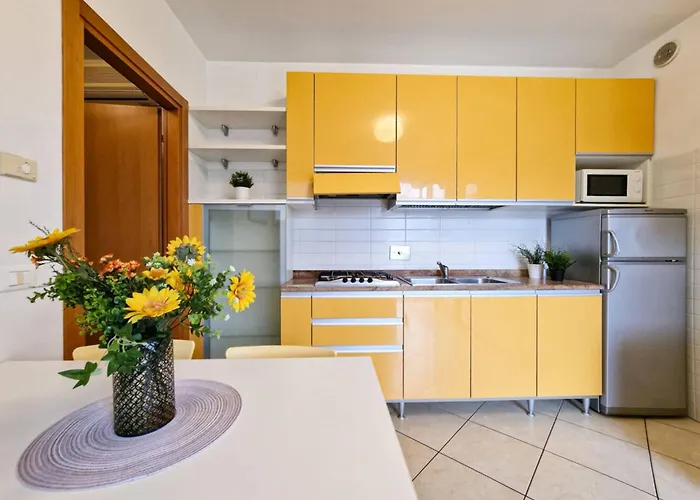 Colourful Flat With A Fenced Garden And Fireplace Бібіоне