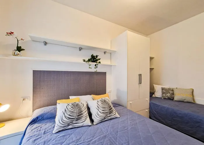 Colourful Flat With A Fenced Garden And Fireplace Апартаменти Бібіоне