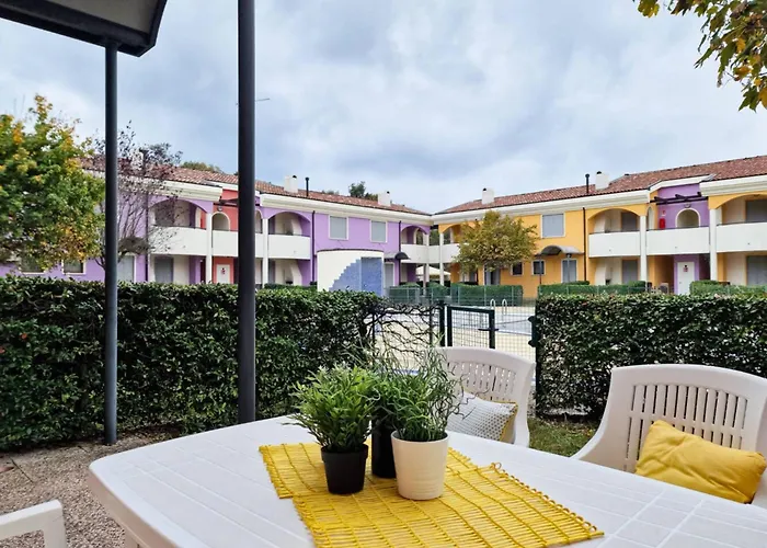 Colourful Flat With A Fenced Garden And Fireplace *