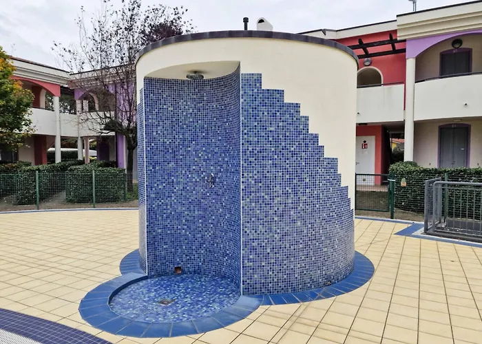 Colourful Flat With A Fenced Garden And Fireplace Appartamento Bibione